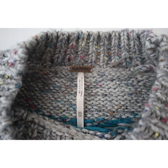 Free People OB710276 Women Sz XS Gray Multi I Heart You Cropped Knit Sweater - Picture 3 of 8